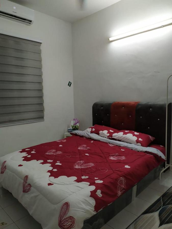 Anggun Homestay Сери Искандар Екстериор снимка
