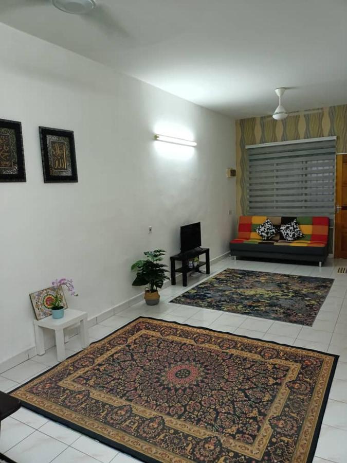 Anggun Homestay Сери Искандар Екстериор снимка