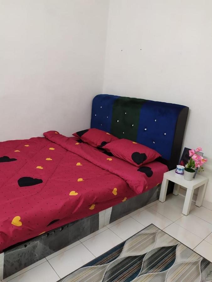 Anggun Homestay Сери Искандар Екстериор снимка