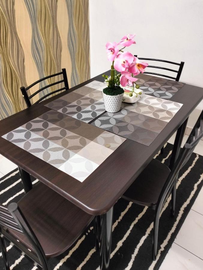 Anggun Homestay Сери Искандар Екстериор снимка